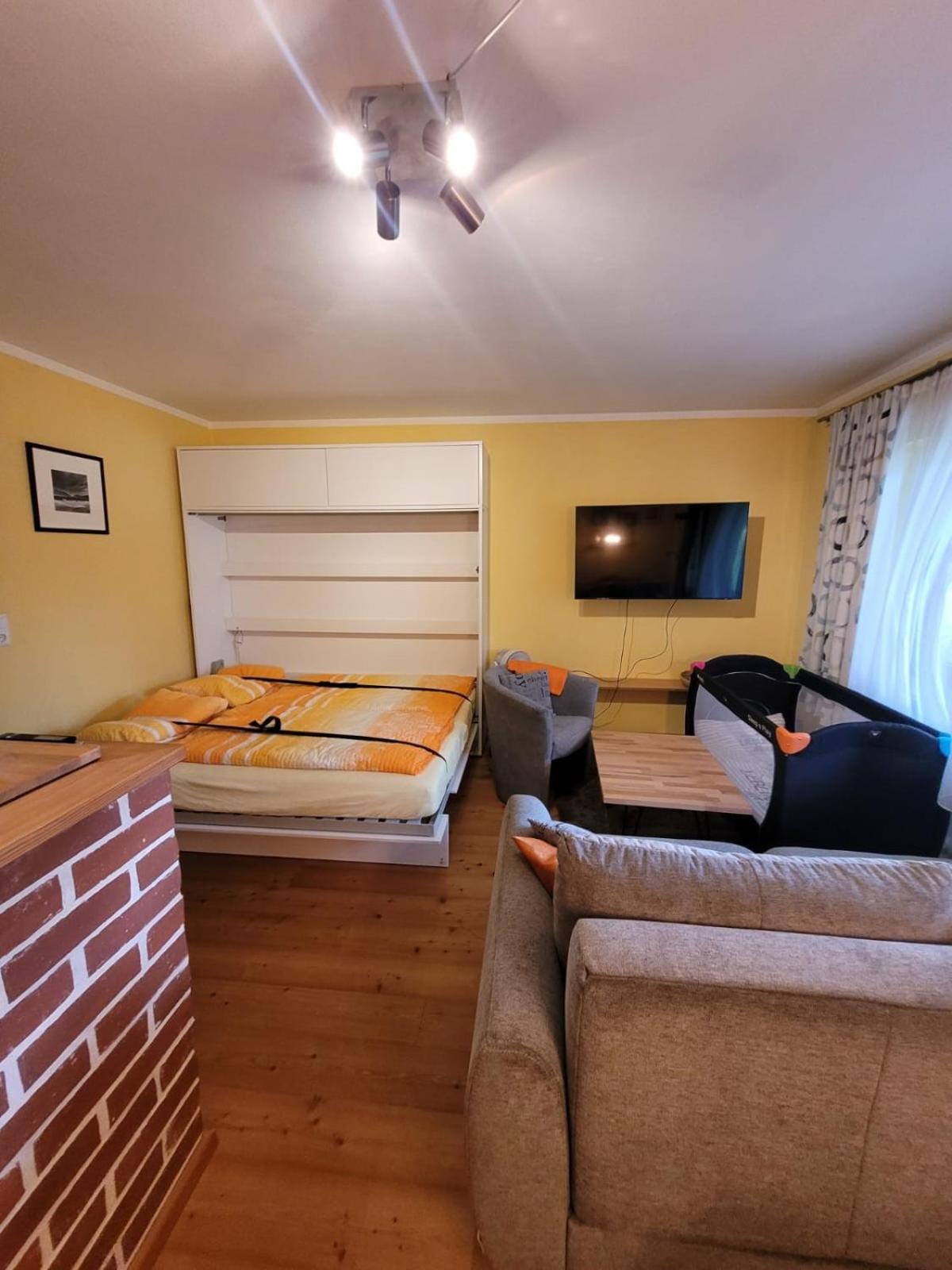 Schnuckeliges Appartement In Prien Am Chiemsee Exteriör bild